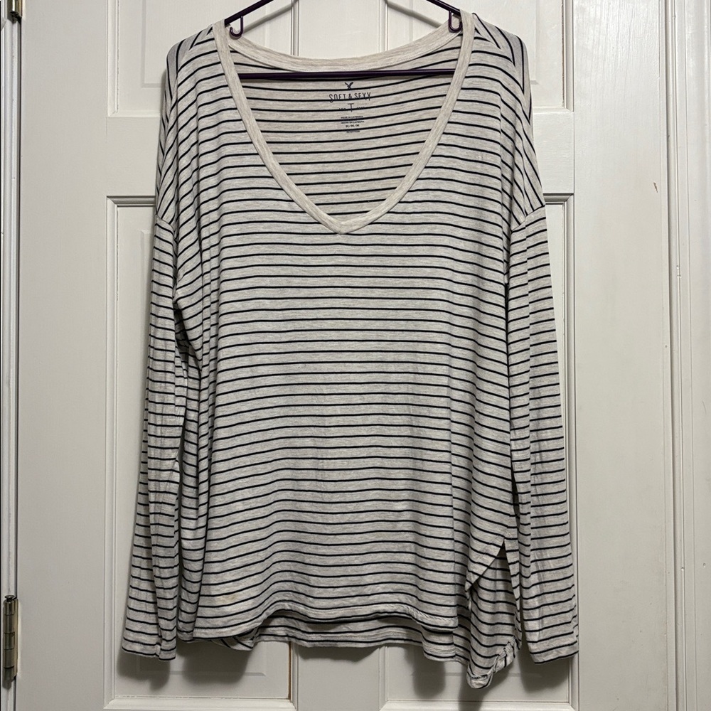 American Eagle Top Soft & Sexy Long Sleeve Striped Shirt -flaw
